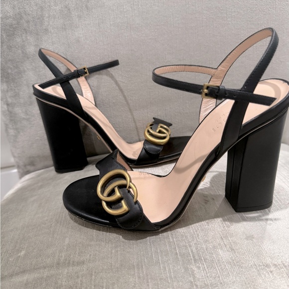 Gucci Shoes - GUCCI
Marmont logo-embellished leather sandals